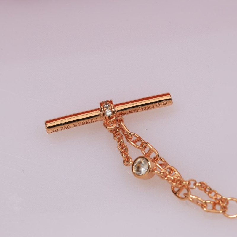 H**me5 necklaces